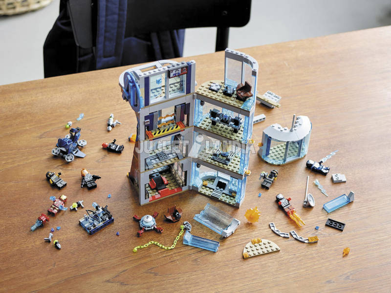 Lego Súper Héroes Batalla en la Torre de los Vengadores 76166