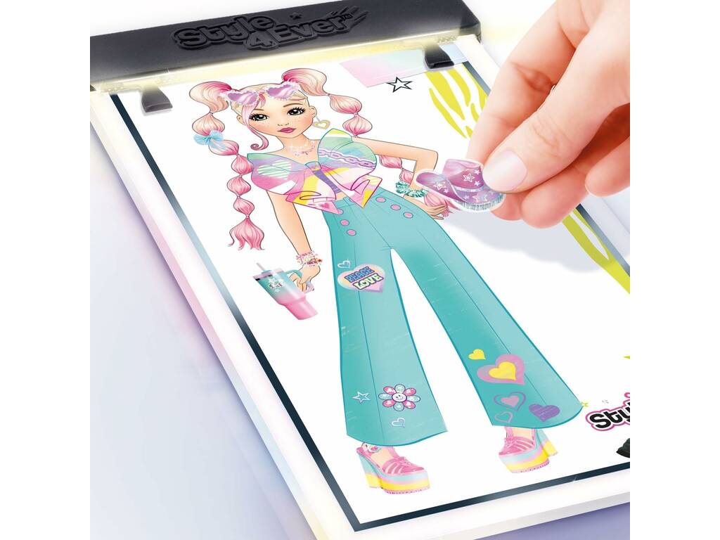 Style 4 Ever Diseña la Moda Light-Up Pad con Accesorios